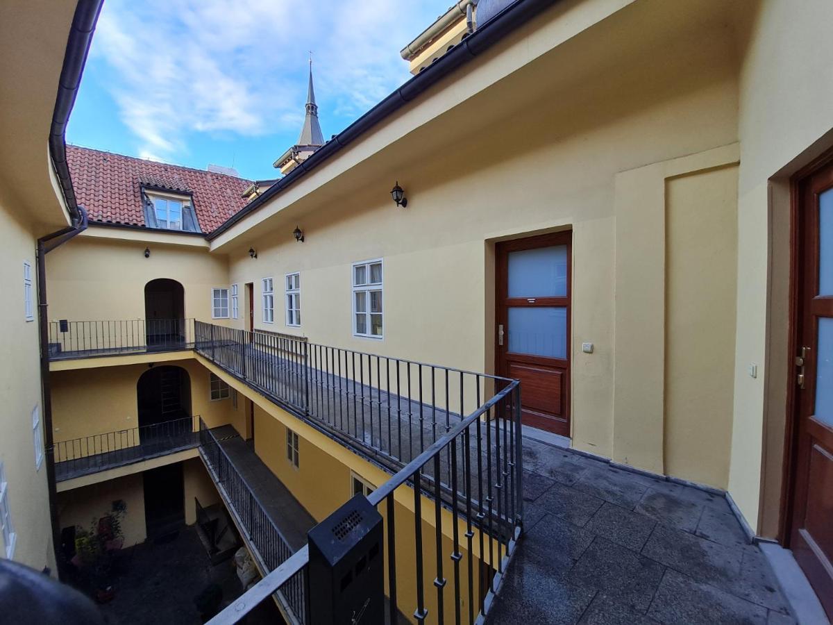 פראג Magic Central Attic Apartment מראה חיצוני תמונה